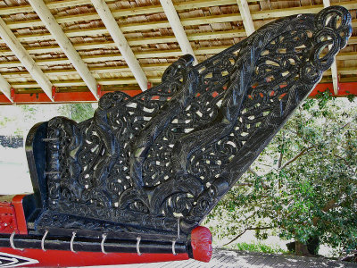 088 Maori canoe carving.jpg