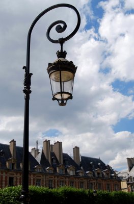 Street Lamp, Place Des Vosges (where the park has wi-fi)