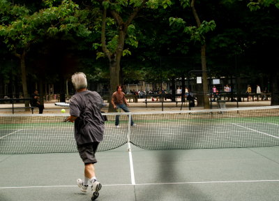 Tennis in the Jardin du Luxemboug