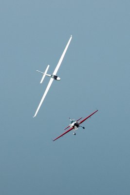 Glider being pulled by Extra Tug