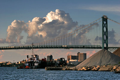 Bridge and Tug Boat 5229.jpg