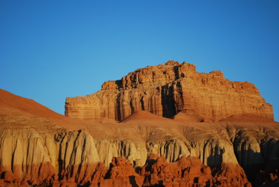 Mesa above the Goblin Valley campsite, in the glorious morning light
