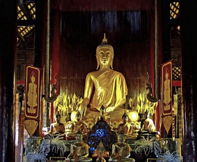 Wat Phan Tao, prayer hall interior