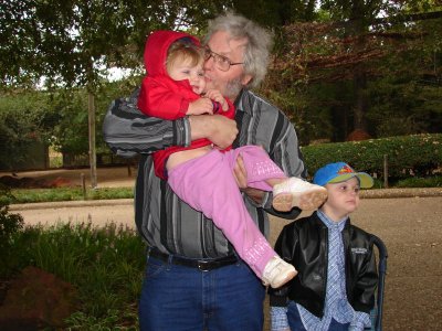 Grandpa w/Kids, Zoo, 10-12-2006 (#56)