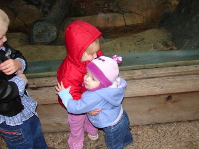 Madison Hugging The OTHER Madison at Zoo, 10-12-2006