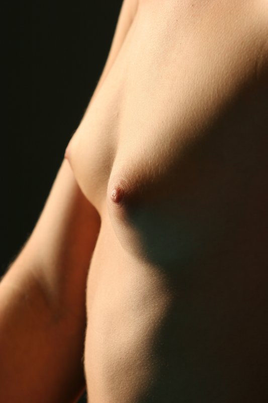 Aurore - Premier essai de photos de nu avec un déclencheur à distance fixé sur le boîtier - Nude first session