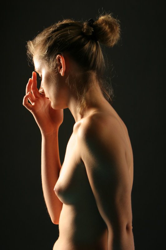 Aurore - Premier essai de photos de nu avec un déclencheur à distance fixé sur le boîtier - Nude first session