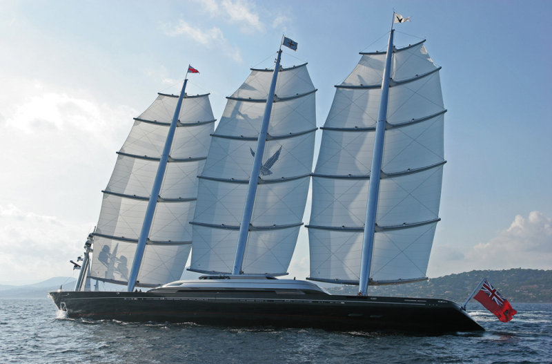 Arrivée du Maltese Falcon, le plus grand voilier du monde, d'une longueur de 88 m !