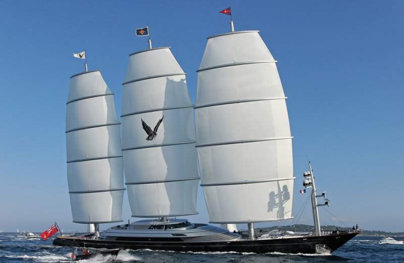 Arrivée du Maltese Falcon, le plus grand voilier du monde, d'une longueur de 88 m !