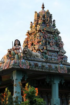 Un des temples Tamoul du village de Saint-andr sur la cte est de l'le