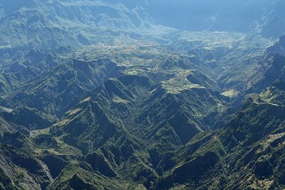 Le cirque de Cilaos vu depuis le point de vue La fentres des Makes