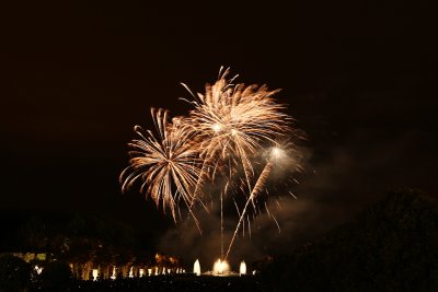 Feu d'artifice dans le parc du chteau de Versailles  l'occasion des Grandes Eaux Nocturnes