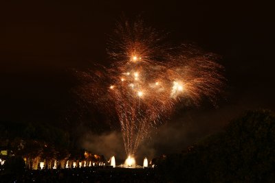 Feu d'artifice dans le parc du chteau de Versailles  l'occasion des Grandes Eaux Nocturnes