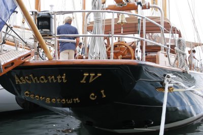 Aschanti IV une goélette aurique de 1954 à quai.