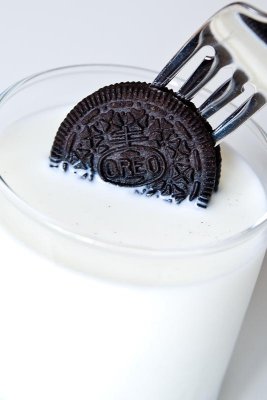 The Proper Way To Eat An Oreo
