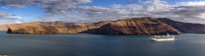 _IGP5038 Sapphire Princess outward at Godley Head Lyttelton copy.jpg