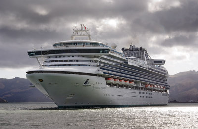 _IGP3944 Sapphire Princess depart Lyttelton copy.jpg