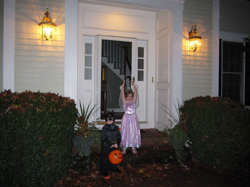hllwn09_kids.jpg