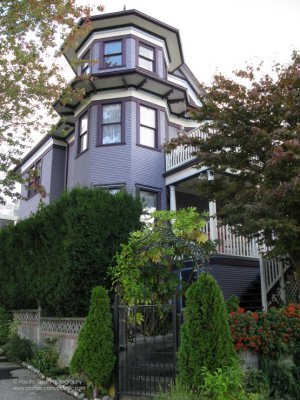 Queen Anne style mansion