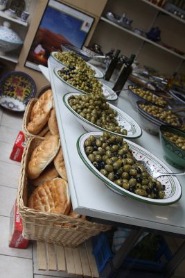 olives met broet.jpg