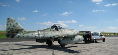 Me-262 towed
