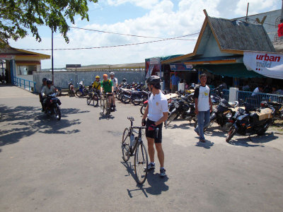 and we arrived in Tanjung Pinang at noon (local time)