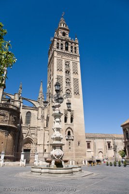 128Fountain and Cathedral Tower.jpg