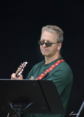 band 103