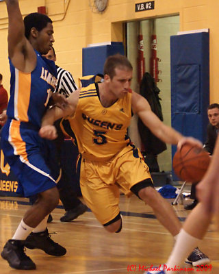 Queen's Vs Lakehead M-Basketball 11-06-09