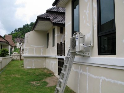 FULL TOUCH-UP ON THE OUTSIDE OF THE HOUSE