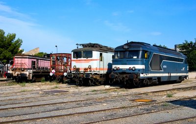 From the left to the right, the BB64050, BB8120 (preserved), BB67551 at Miramas depot.