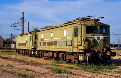 Two old BB300 retired and preserved at Miramas depot.