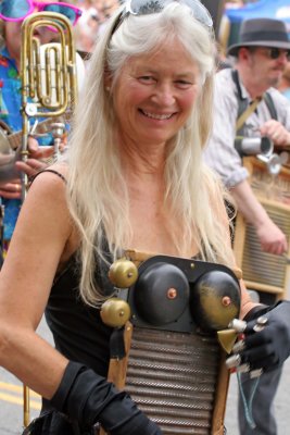 Washboard Player