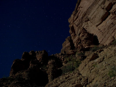 Arcturus and Corona Borealis above the cliffs