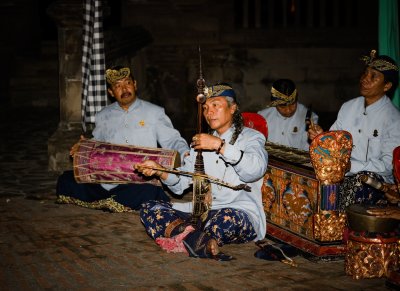 Legong Dance at the Oberoi, Bali plus an HD video of a complete Legong Dance.