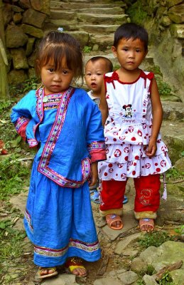 Three young Kam children.