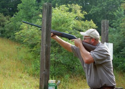 Clay Guide Mike Woodruff shoots a few clays with us