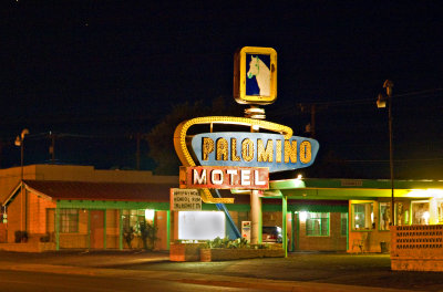 The night scene at the Palomino Motel, circa 1953