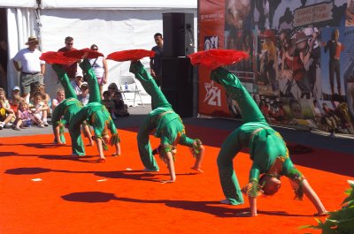 Chinese Acrobats 2