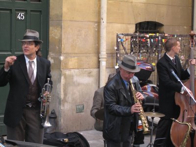 A band kicking it in St Germain