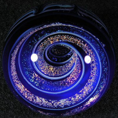 The dichro is perfectly laid in front of gorgeous cobalt blue giving a fantastic effect!