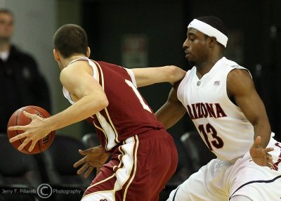 Arizona G Wise cuts off Santa Clara G James Rahon