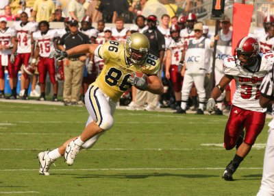 TE Wayne Riles in the open field