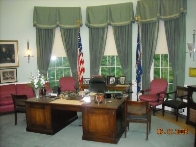 Truman's Oval Office.jpg
