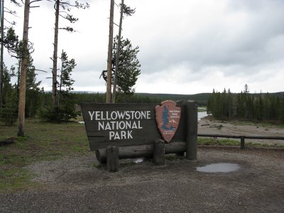 Yellowstone Park Entrance.jpg