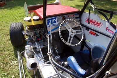 That steel steering wheel pops right off and this young man just climbs in. I've no idea how a young man of 5.7 or 5.8 can squeeze his legs in that tiny space, but he says it's not a problem.