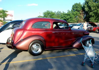 Wonderful boat of a car. I was glad to see that ours wasn't the only stroller around the show.