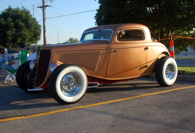 Obviously, I don't have any idea what this car is. Someone signed in on this gallery and suggested it was a 1934.