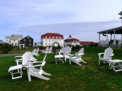 Atlantic Inn lawn