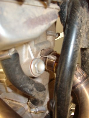 Exhaust Leakage at Headpipe Causes Significant Decel Popping